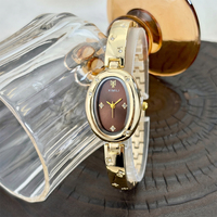 Montre-bracelet demi-bangle pour femme, style vintage, avec détails étoiles gravées, montre à quartz pour femme, bracelet de soirée (WA515)