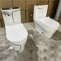 WC monobloc carré en céramique doré, design moderne et luxueux pour salle de bain