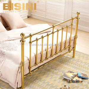 <span class=keywords><strong>Letto</strong></span> <span class=keywords><strong>Matrimoniale</strong></span> in Ottone Stile Nordico Semplice ed Elegante, Finitura <span class=keywords><strong>Oro</strong></span> Lucido, Arredamento per Camera da <span class=keywords><strong>Letto</strong></span> di Homestay - Product Image 5