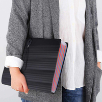 Carpeta de Archivo Expandible Tipo Acordeón Transparente Esmerilada Impermeable de PP con Impresión Personalizada en Negro, Azul y Rosa, con Bolsillos Arcoíris