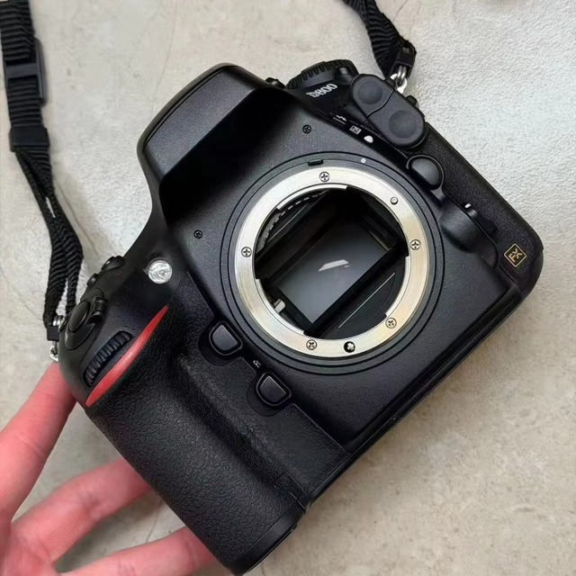 Original Used Camera DSLR Professional Digital Camera with Battery and Battery Charger