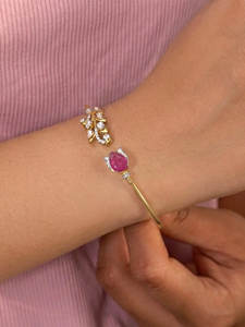 Brazalete Firdous Leaf, Inspirado en la Naturaleza, Elegante, Hecho a Mano, Oro de 9K, Diamantes Polki, Brazalete de Diseño, Moda Tradicional - Product Image 5