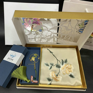 Juego de Bufandas de Seda Bordadas de Suzhou con Marcapáginas de Latón y Caja de Regalo, Temporada de Primavera, Origen China - Product Image 1