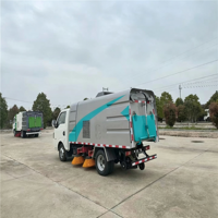 Camion balayeuse routière à essence 4x2 personnalisé avec ensemble supérieur de balayage complet et châssis mini pour l'assainissement