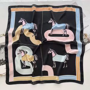 Una bufanda con patrón de caballo pequeño de cuatro cuadrados para mujer en verano 2025 nuevo chal decorativo a prueba de viento - Product Image 3