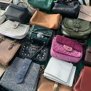 <span class=keywords><strong>Borse</strong></span> di Seconda Mano A15 per Donna, Vendita all'Ingrosso di <span class=keywords><strong>Borse</strong></span> Usate, <span class=keywords><strong>Borse</strong></span> Economiche da Donna, Borsa a Tracolla Ukay - Product Image 2