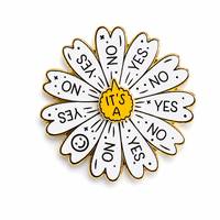 Pins de revers personnalisés en forme de cœur, en métal plaqué or, émail dur, couleur personnalisée, soyeux, pour le bien-être quotidien, qualité supérieure