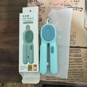 Coupe-ongles pour animaux de compagnie avec lumière LED, ciseaux de toilettage pour animaux, coupe-ongles professionnel, empêche les ongles éclatés, coupe-ongles pour chiens et chats - Product Image 5