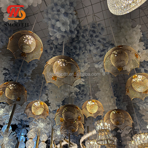 SMOOTH Vente directe en gros : Accessoires de mariage, Lustre parapluie en fer et cristal, Décoration de mariage, Lampe de décoration de fenêtre - Product Image 4