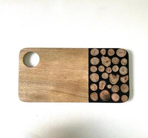 Tabla de Cortar de Madera de Mango y Resina de Ébano Ecológica con Asa, Diseño Ondulado Elegante para Uso en la Cocina - Product Image 3