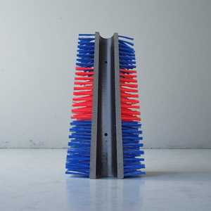 Brosse à corps pour bétail, brosse à rayures, épaisseur 10 mm, matière plastique PP bleue, pour le nettoyage du bétail - Product Image 1