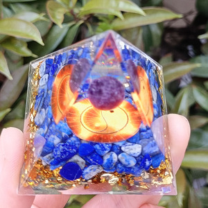 Pyramide en résine époxy Kogiya avec gravure interne Tai Chi Lapis Lazuli, décoration d'intérieur, ornement de bureau - Product Image 2