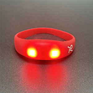 Bracelets LED en silicone avec logo personnalisé activés par le son <span class=keywords><strong>pour</strong></span> le Diwali poisson d'avril <span class=keywords><strong>fête</strong></span> <span class=keywords><strong>des</strong></span> <span class=keywords><strong>pères</strong></span> Ramadan Saint Valentin - Product Image 2