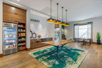 Meubles sur mesure pour hall d'hôtel moderne et appartements : comptoir de réception, fauteuils lounge en velours et ensembles de salle à manger écologiques, directement de l'usine