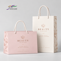 Sac en papier de luxe pour bijoux avec poignée en corde, estampage à chaud doré, logo personnalisé pour emballage cadeau de boutique