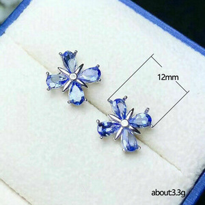 Orecchini a Perno con Cristalli a Forma di Fiore per Donne, Accessori di Moda Dolci e Minimalisti per Uso Quotidiano - Product Image 5