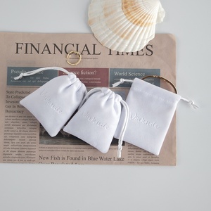Bolsas de Terciopelo Blancas de Alta Gama al por Mayor de 7x9 cm, Bolsitas de Viaje para Joyería, Bolsas de Regalo con Cordón - Product Image 3