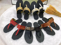 Tongs de créateur pour femmes Sandales d'été Sandales décoratives Slip-on Slides Fashion Women Sandals Summer Wholesale Flat Shoes