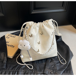 Sacs fourre-tout de luxe pour femmes, neufs et tendance, sacs à main durables en PU pour jeunes femmes, fermeture à fermoir, doublure en DACRON, décorés - Product Image 4