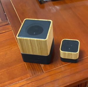 Phong cách màu duy nhất Led Vuông thiết kế bằng gỗ Máy tính để bàn Loa thông minh vớ<span class=keywords><strong>i</strong></span> cho v5.3 IPX2 không thấm nước đ<span class=keywords><strong>i</strong></span>ều khiển bằng giọng nó<span class=keywords><strong>i</strong></span> USB-C - Product Image 4