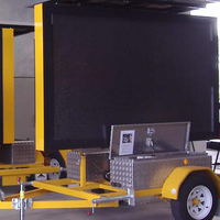 Panneau d'affichage mobile solaire D10 LED VMS pour remorque, affichage de contrôle de la circulation routière, affichage d'informations de sécurité pour les tunnels et les chantiers