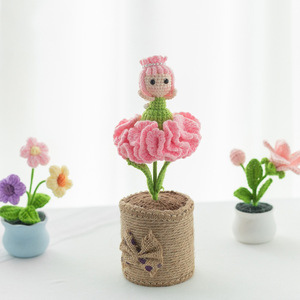 Statuetta di Fata con Fiore di Garofano Lavorato a Mano di Alta Qualità, Decorazione <span class=keywords><strong>Fantasy</strong></span> all'Uncinetto - Product Image 2