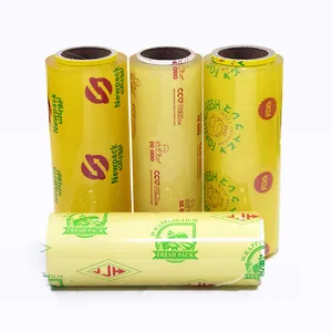 निर्माता थोक सब्जियां और फल खाद्य ग्रेड पीवीसी प्लास्टिक रैप के बड़े रोल की पैकेजिंग करते हैं