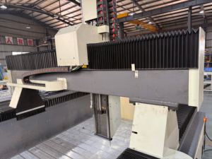 泡沫木材数控雕刻机 6KW 主轴 台湾 Syntec 系统 PLC 控制 3 轴高生产率电机轴承 - Product Image 4