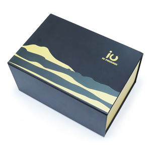 Boîte cadeau en carton noir personnalisée avec poignée de transport, rectangulaire, plate et magnétique, avec logo en relief, emballage de produit - Product Image 2