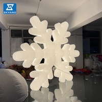 Modèle de flocon de neige géant gonflable de Noël avec lumière LED pour décor de maison