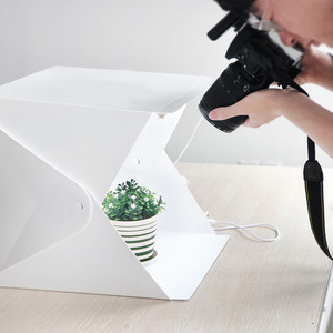 Caja de luz LED portátil y plegable para fotografía, mini estudio fotográfico de 20 cm, de plástico, para fotografía de productos, con carga USB - Product Image 1
