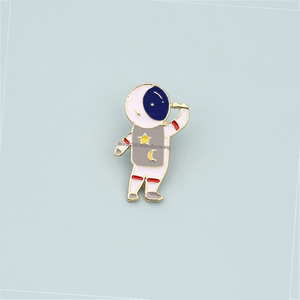 Nuevas Ideas, Pin de Solapa Magnético Redondo 3D con Diseño de Astronauta Interestelar, Personalizado, Estilo Anime - Product Image 3