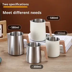 <span class=keywords><strong>Pichet</strong></span> à mousse de lait en acier inoxydable 304 avec échelle de mesure, poignée en bois pour l'art du latte, le cappuccino, l'utilisation à domicile et au café - Product Image 2