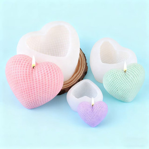 Molde de Silicona para el Día de San Valentín, Diseño de Flores en Forma de Corazón, Molde para Velas Aromáticas y Arcilla - Product Image 1