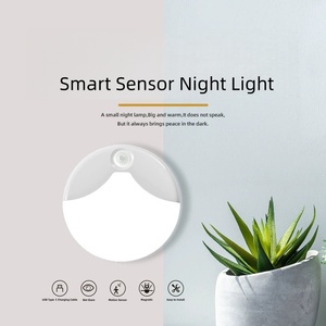 Luz Nocturna LED Inteligente para el Hogar, con Alimentación USB, Diseño Moderno, Sensor Magnético, para Dormitorio y Baño - Product Image 2