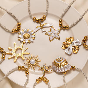 Nuovissima Collana da Donna con Ciondoli in Acciaio Inossidabile Placcato Oro 18K, Serie Oceano: Sole, Fiore, Stella, Uccello - Product Image 1