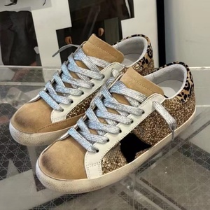 Chaussures décontractées de luxe en cuir véritable avec logo personnalisé de haute qualité, baskets en dentelle blanches de style camouflage, authentiques et de marque. - Product Image 6