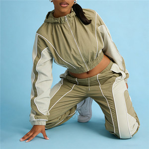 Conjunto Casual de Dos Piezas para Mujer, Top Corto de Manga Larga con Bloques de Color y Pantalones, Estilo Moderno con Parches a Rayas - Product Image 4
