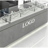 Vitrine de présentation de bijoux carrée grise minimaliste pour centre commercial, conception de magasin complète sur mesure, solution de vitrine tout-en-un