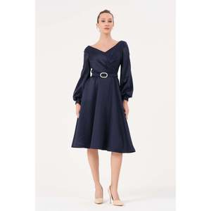 Elegante Vestido de Noche de Satén con Cuello en V y Corte en A, con Cintura Ajustable con Lazo, Ajuste Natural, Color Polvo, para Ocasiones Formales - Product Image 1