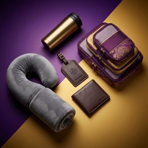 Set de Regalo Corporativo de Lujo Personalizado: Manta de Viaje, Almohada para el Cuello, Cubos de Embalaje Jacquard, Vaso Dorado - Product Image 1