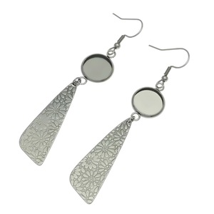 ต่างหูสแตนเลสทรงหยดน้ำพร้อมจี้ลายดอกไม้สำหรับสวมใส่ทุกวัน - Product Image 3