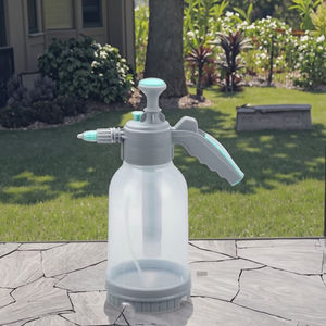 Pulvérisateur manuel durable de lavage de voiture et de jardin en plastique multifonctionnel de source de <span class=keywords><strong>pression</strong></span> <span class=keywords><strong>d</strong></span>'air de 2L avec le cadeau personnalisable de nouvel an de buse - Product Image 3