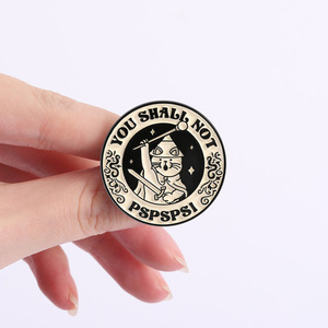 Humorístico Pin <span class=keywords><strong>de</strong></span> Esmalte Suave Metálico Estilo Vintage con Diseño <span class=keywords><strong>de</strong></span> Gato Gandalf <span class=keywords><strong>de</strong></span> <span class=keywords><strong>El</strong></span> <span class=keywords><strong>Señor</strong></span> <span class=keywords><strong>de</strong></span> <span class=keywords><strong>los</strong></span> <span class=keywords><strong>Anillos</strong></span>, con la Frase 'No te hagas pspsps', para Regalo - Product Image 2