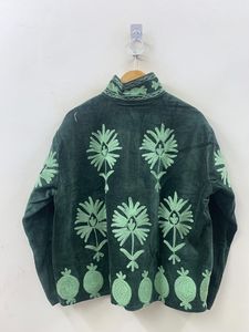 Veste Suzani en velours brodée à la main, d'hiver, en coton, avec détails boutonnés, style vintage, artisanale, manteau ethnique bohème, cadeau pour - Product Image 5
