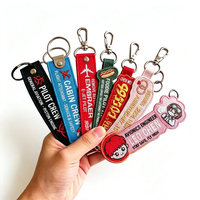 Porte-clés personnalisés d'usine OEM, étiquettes brodées avec nom et numéro, étiquettes tissées, patchs brodés pour cadeaux promotionnels