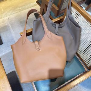 Sac fourre-tout pour femme en cuir de vachette litchi Artisan Togo, doublure entièrement en cuir, style chic parisien, pour le <span class=keywords><strong>week</strong></span>-<span class=keywords><strong>end</strong></span>, boutique européenne, fournisseurs en gros - Product Image 4