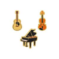 En gros, épingles en métal émaillées à motifs de dessins animés (instruments mignons : piano, guitare, violon), badges créatifs, broches et accessoires pour vêtements, souvenirs