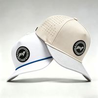 Gorra de Golf Personalizada con Visera Magnética, Perforada, con Cordón, Dos Tonos Blanco y Beige, Parche de Goma PVC Impermeable con Logotipo, Cierre a Presión Deportivo