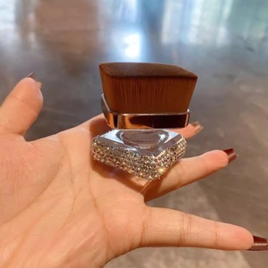 Met diamant ingelegde hoogwaardige foundation make-upborstel Geen sporen Zacht synthetisch haar Acrylhandvat Platte borstel voor gezicht Nieuwe hete verkoop - Product Image 3